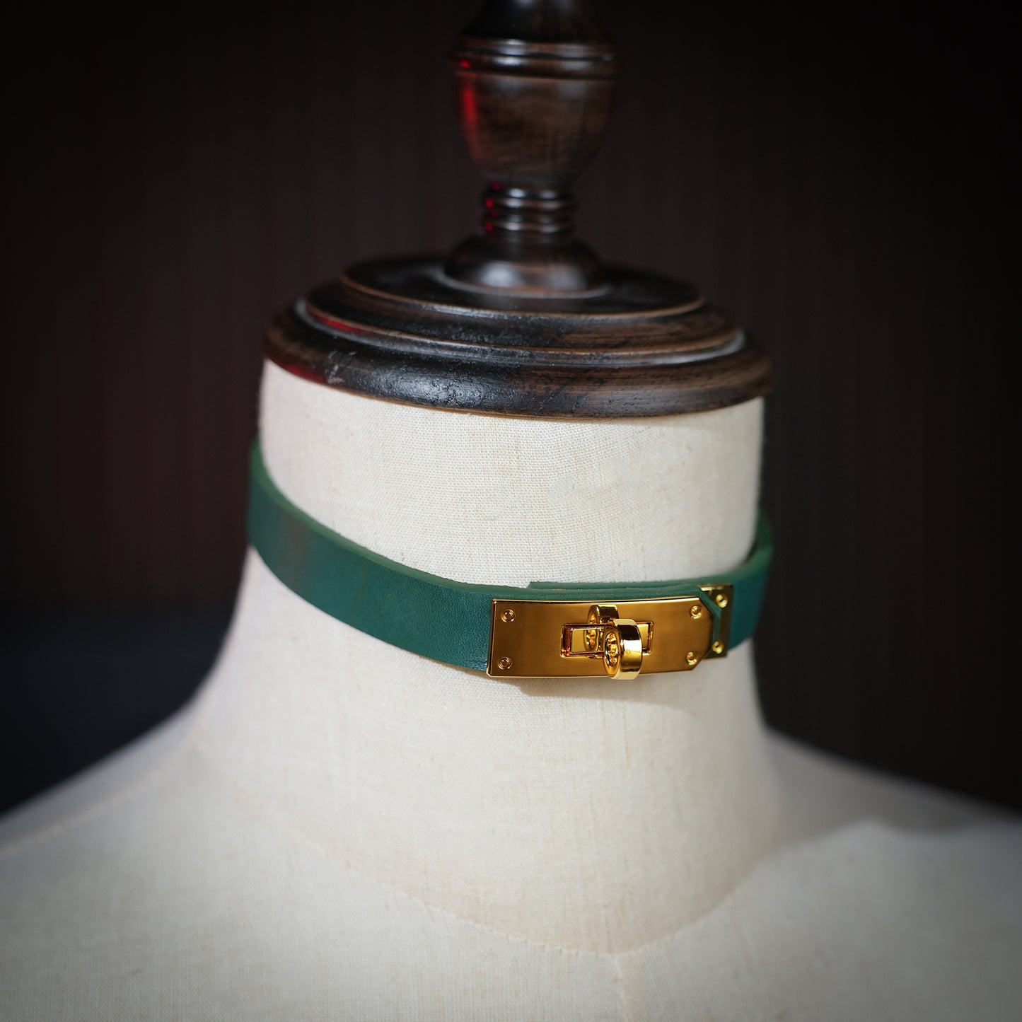 Naiads Green Leaher Choker With Leash