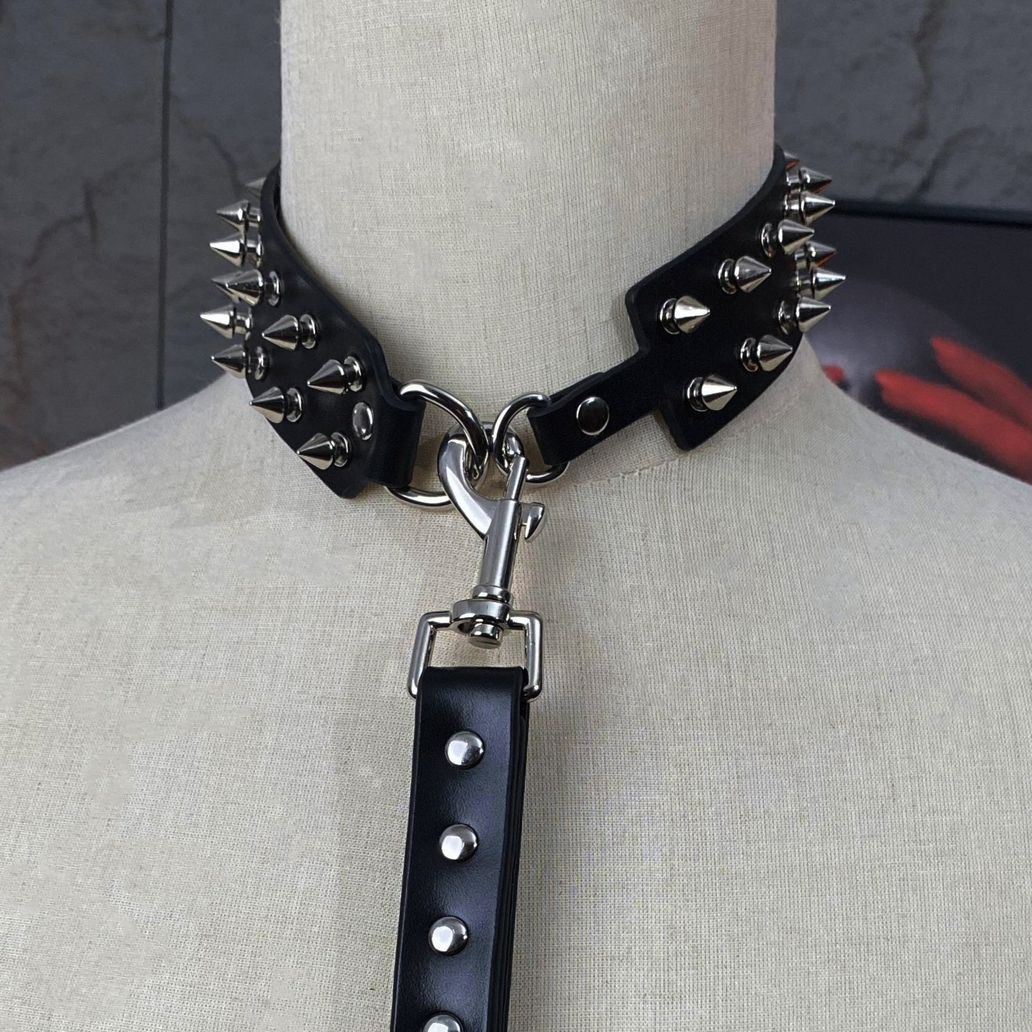 Ares Stud Choker Plus Leash